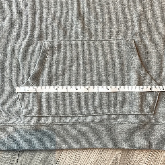NWOT Banana Republic  Gray Cowl  Neck sweatshirt  with front pouch. - Picture 6 of 9